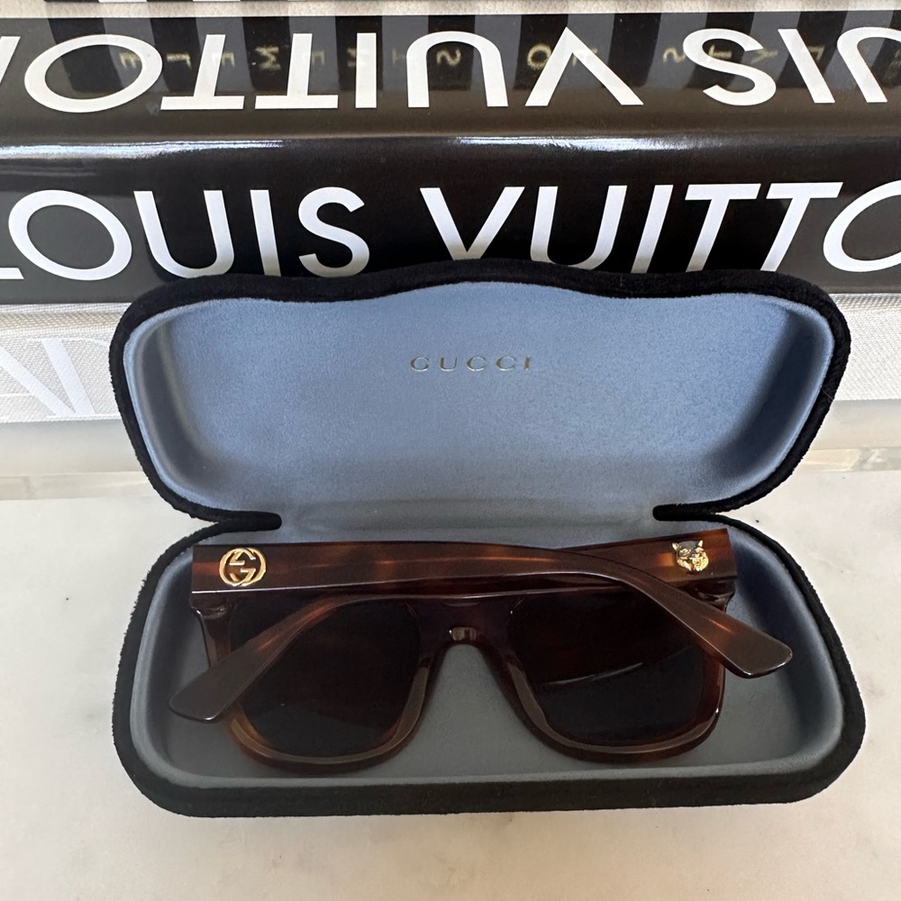 Gucci Women's Brown Square Tiger Sunglasses - Picture 6 of 9